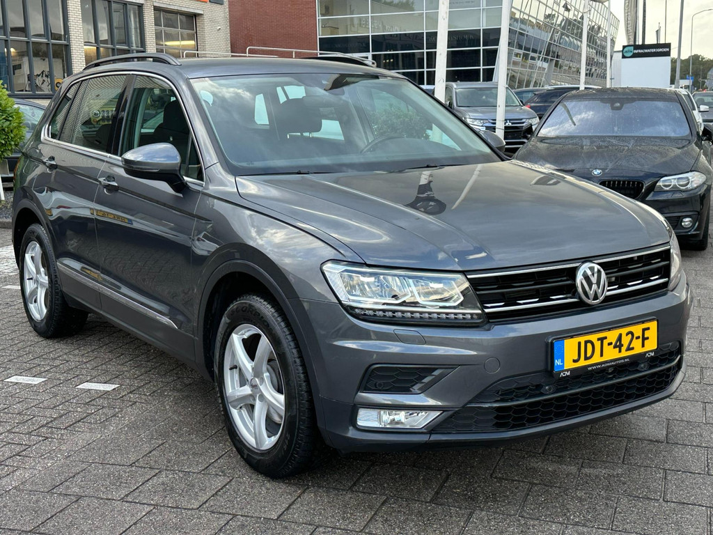 47382040-12.jpg