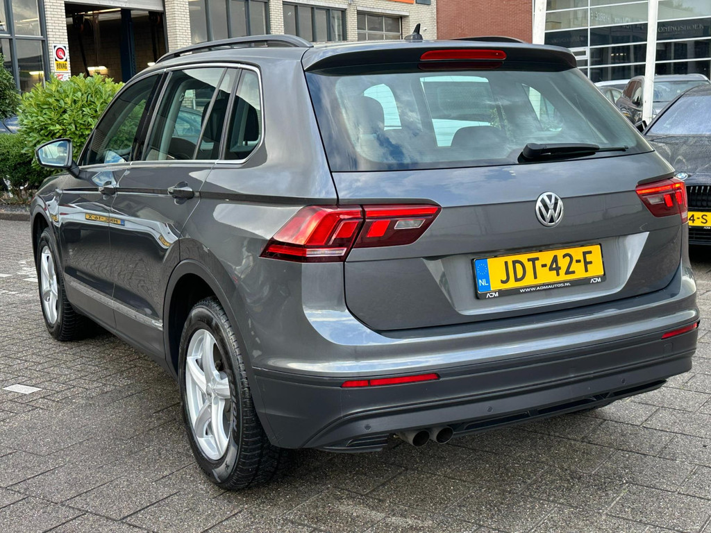 47382040-16.jpg