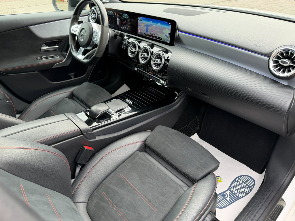 52477250-5.jpg