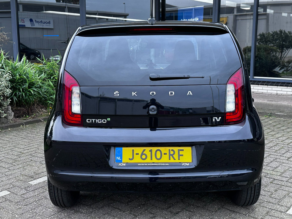 53140976-12.jpg
