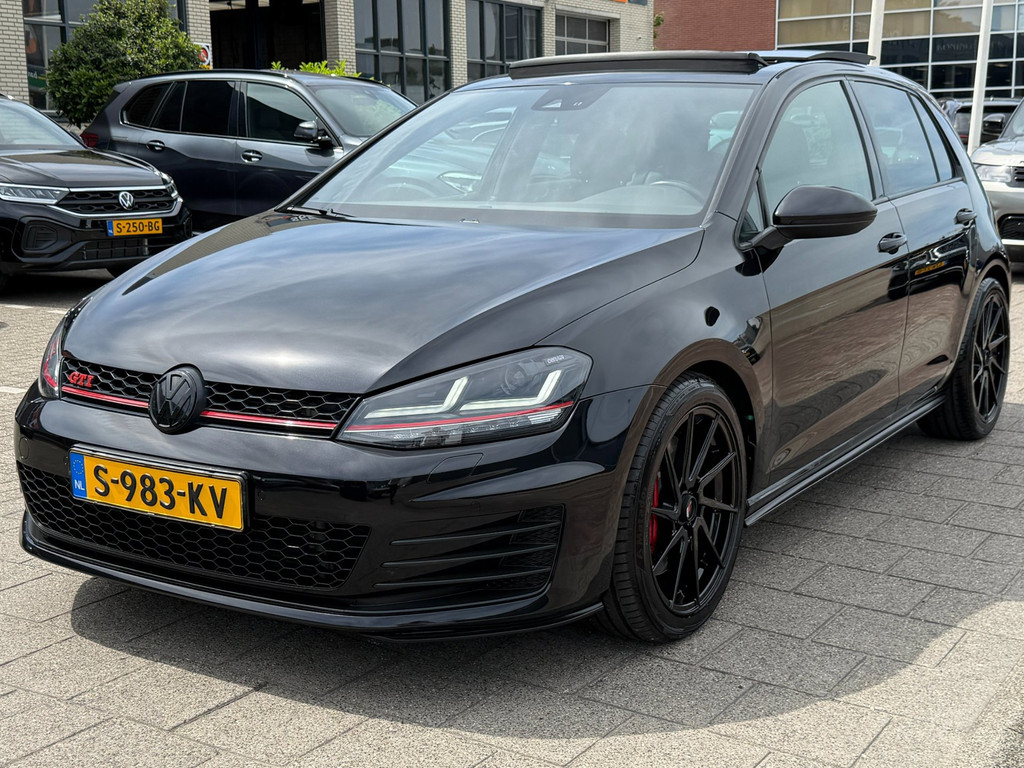 53755300-15.jpg